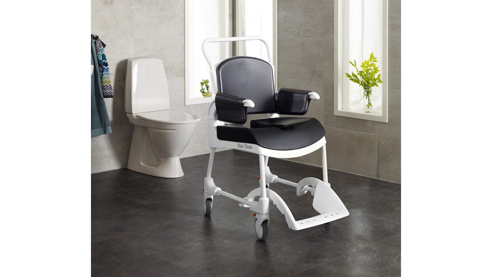 Dusch-Toilettenrollstuhl mit ergonomisch geformter Sitzauflage