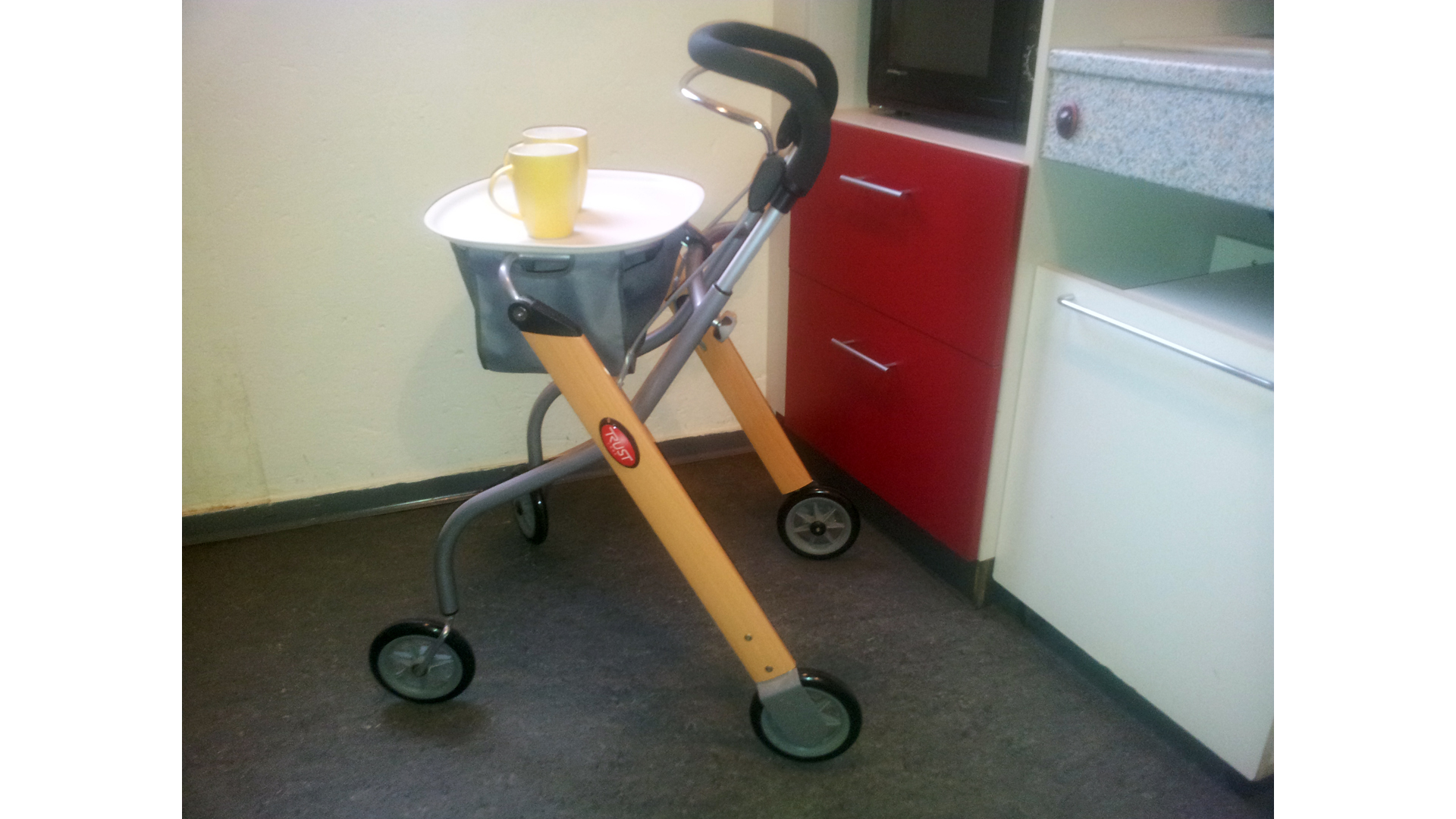hilfsmittel ratgeber zimmer rollator haus rollator indoor rollator online wohn beratung de