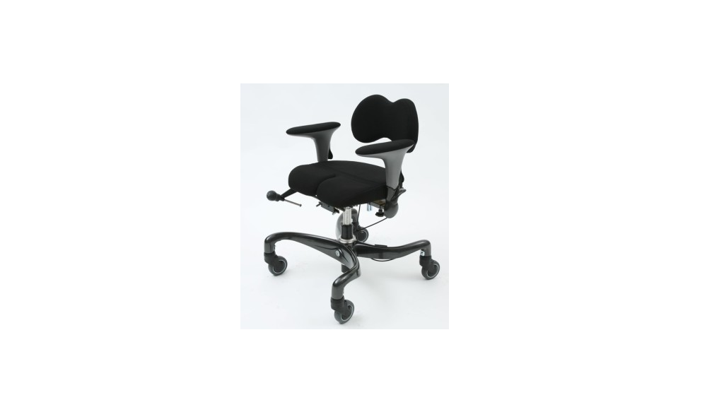 Fahrbarer Stuhl mit Zentralbremse und Arthrodesen-Sitzeinheit 