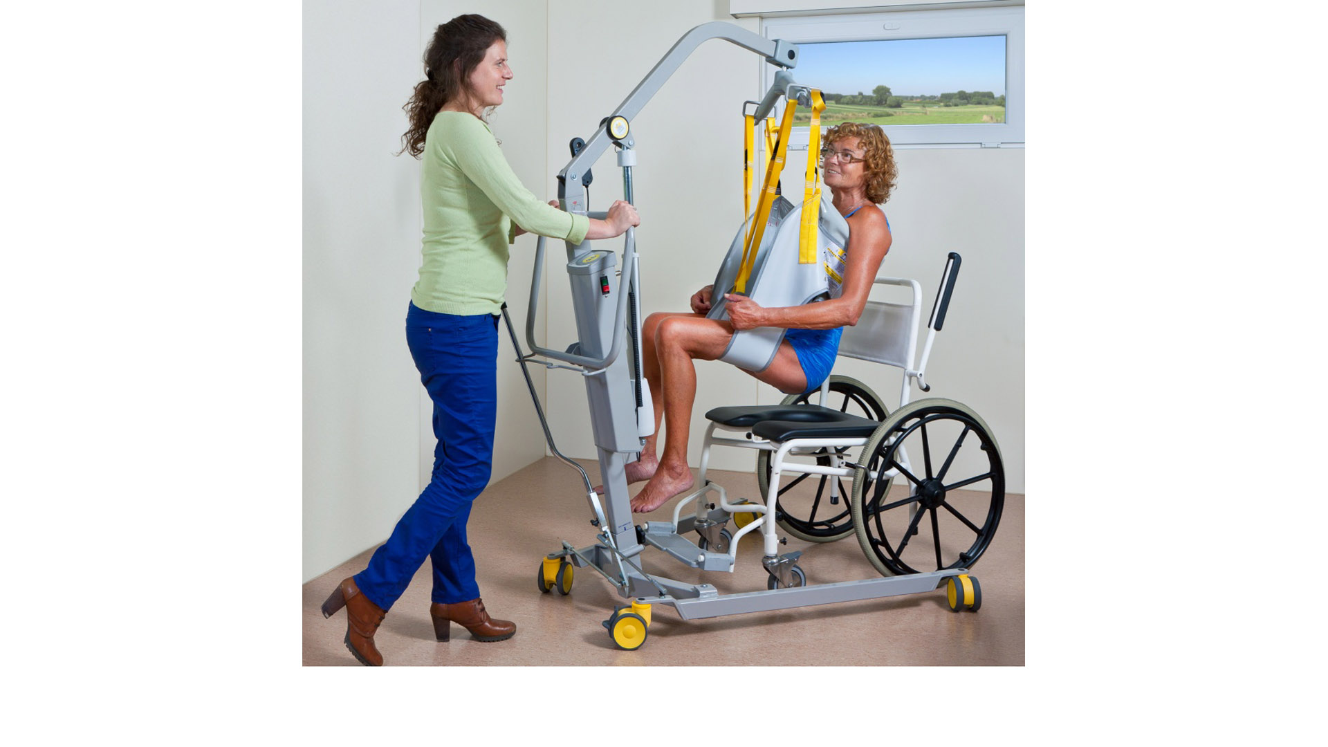 Umsetzbeispiel vom mobiler Patientenlifter auf Rollstuhl