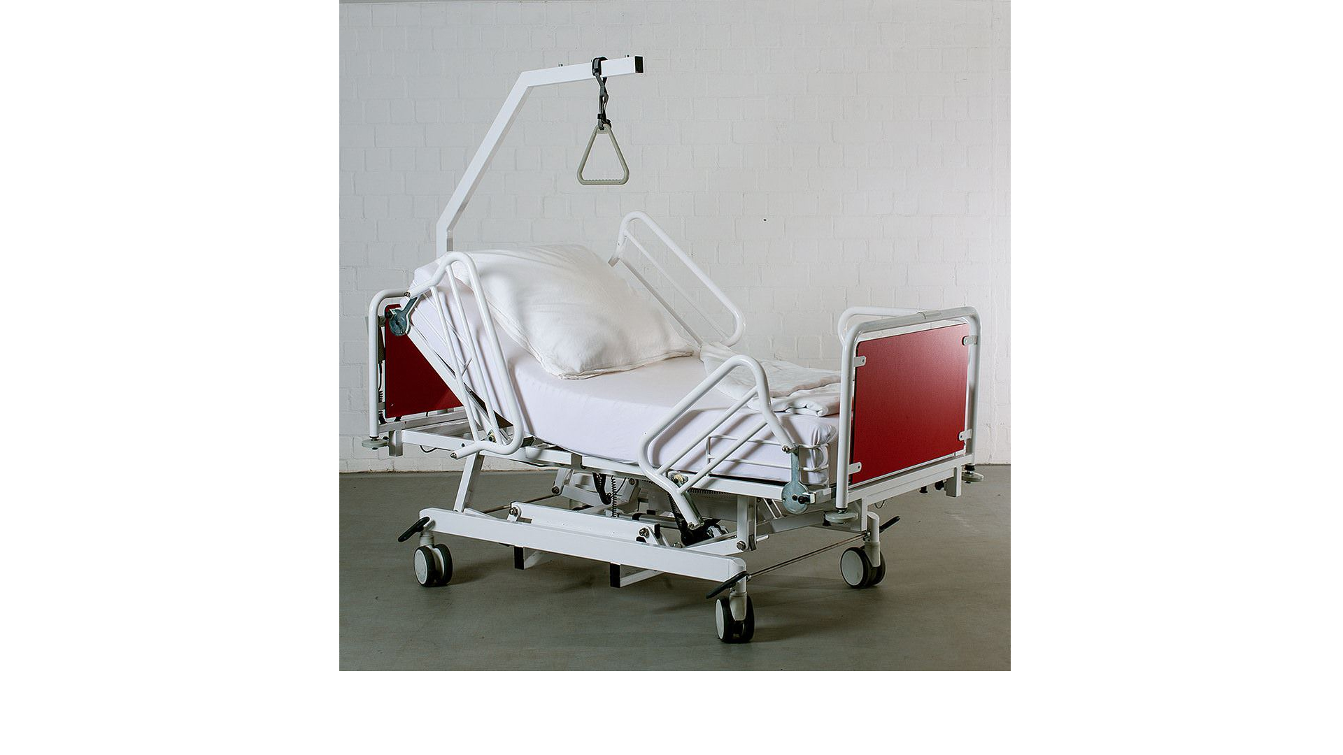 Bett mit Multifunktionsseitengitter, schwenkbarem Aufrichter und abnehmbarem Kopf- und Fußteil