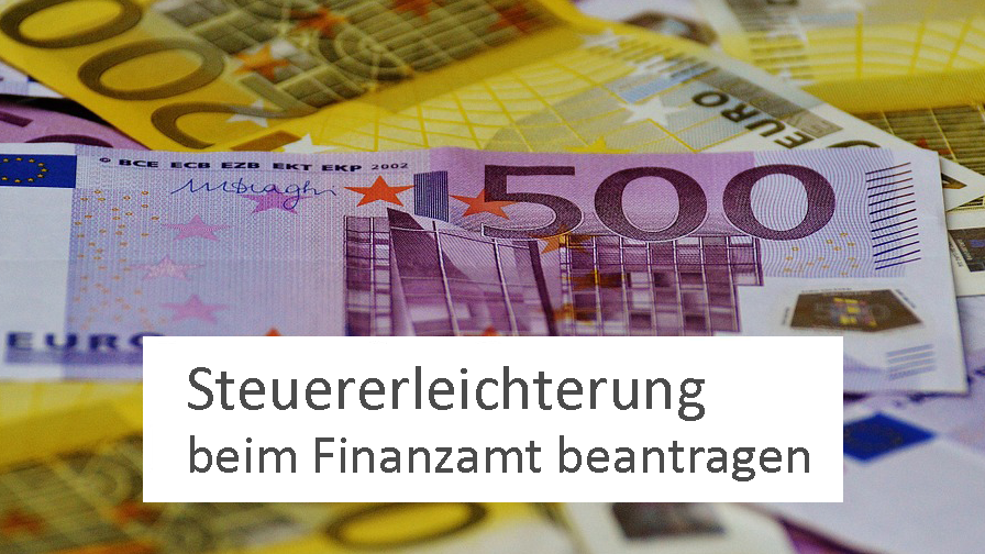 Symbolbild pixabay.de: Geldscheine, hinzugefügter Schriftzug "Steuererleichterung beim Finanzamt beantragen"