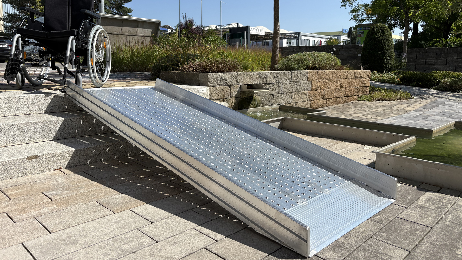 Rutschfeste Rollstuhlrampe für Treppen