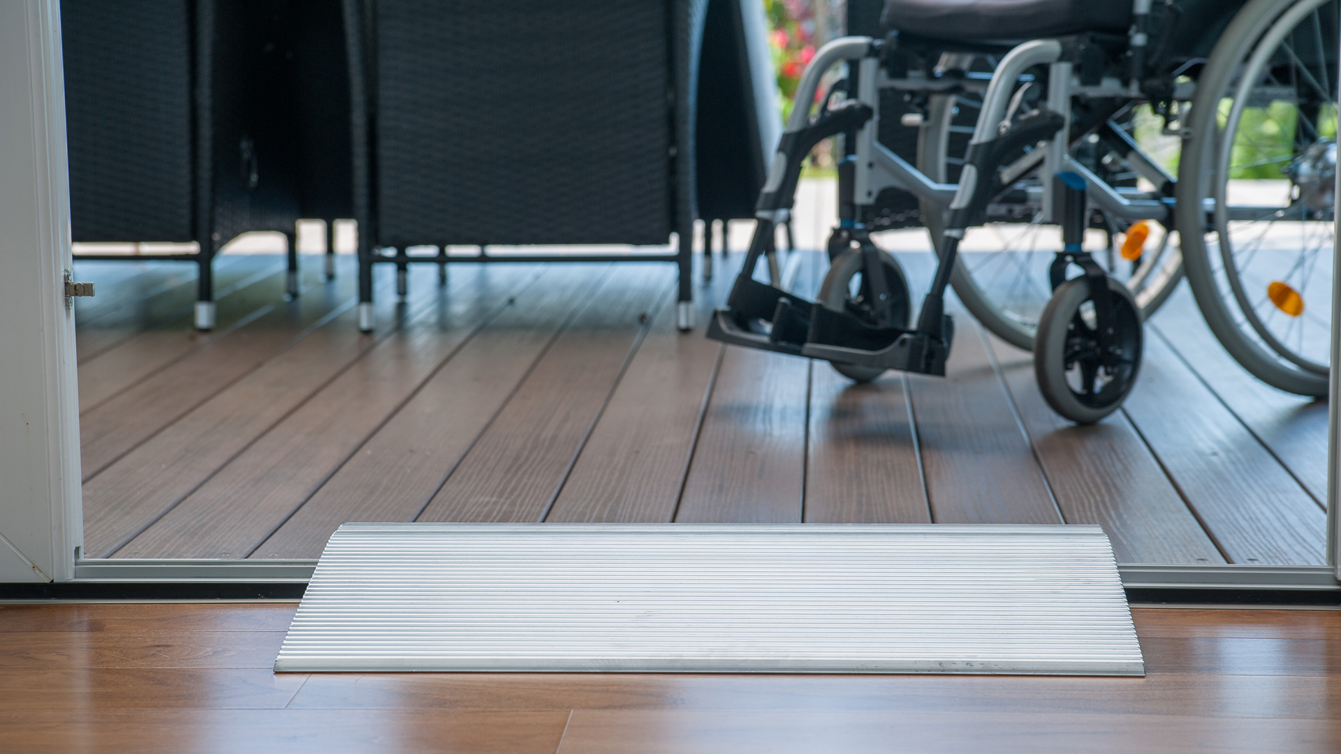 Handliche Rollstuhl Schwellenbrücke