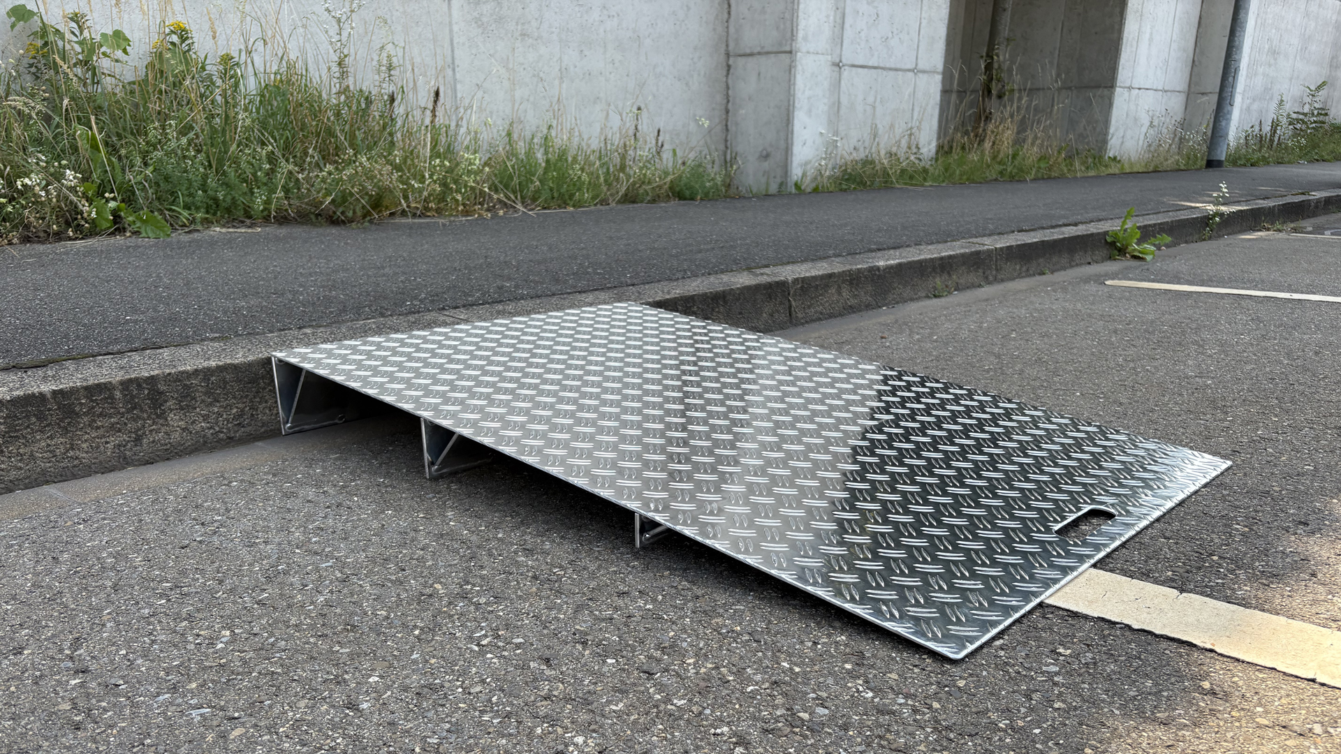 Keilbrücke für kleine Schwellen