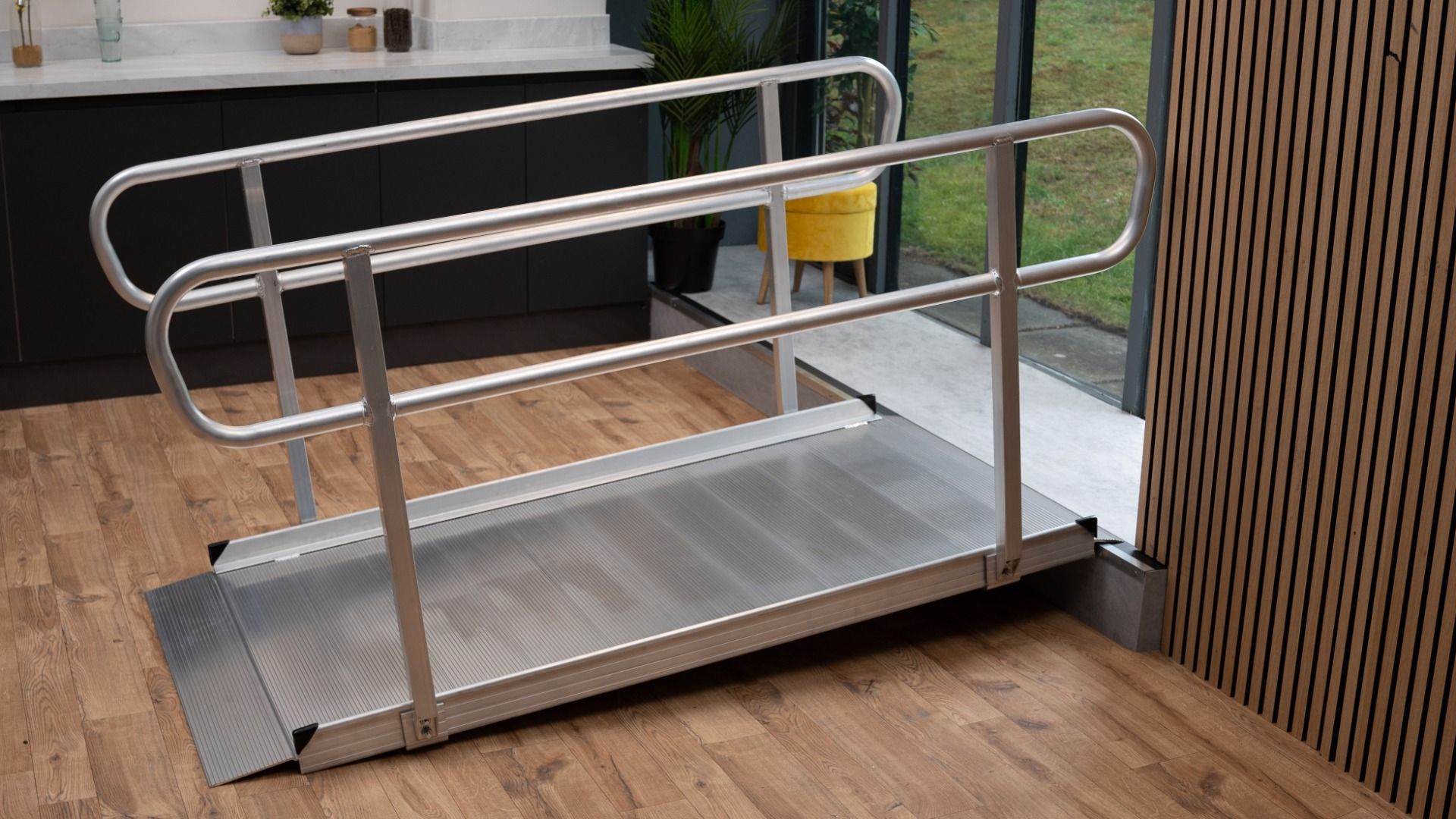 Rollstuhlrampe Hauseingang mit/ohne Geländer - 1220mm - 3050mm 