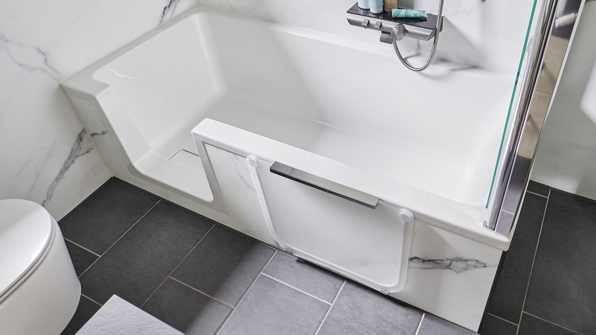 Duschbadewanne mit Tür