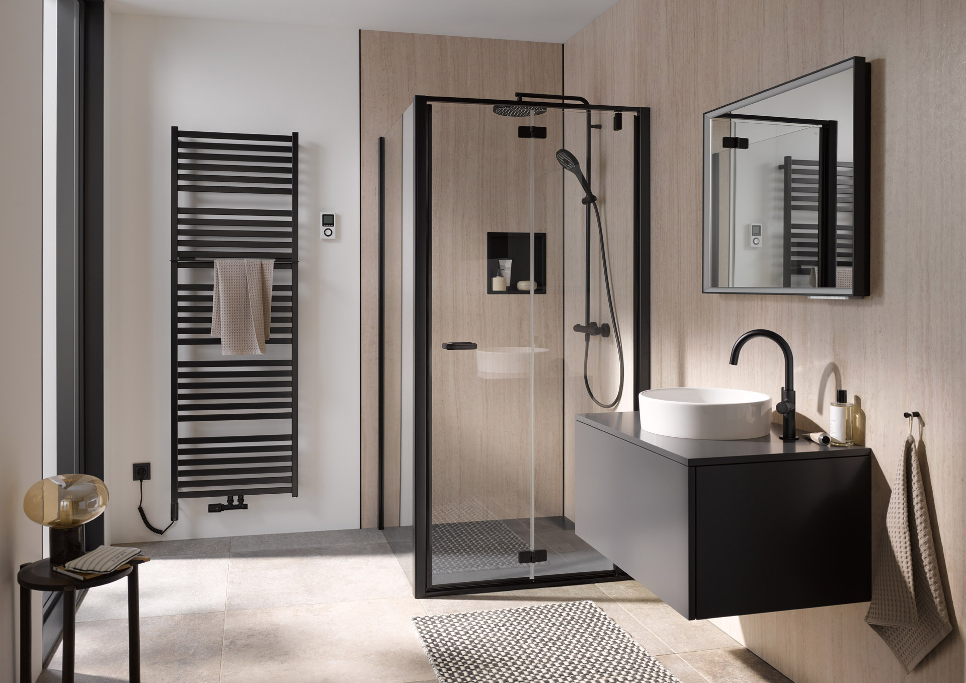 Teilsaniertes Bad mit fugenloser Wandverkleidung RenoDeco von HSK.