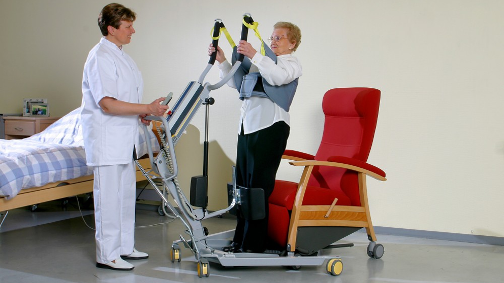 Selbst in beengten Räumen ist der Aktivlifter leicht manövrierfähig.