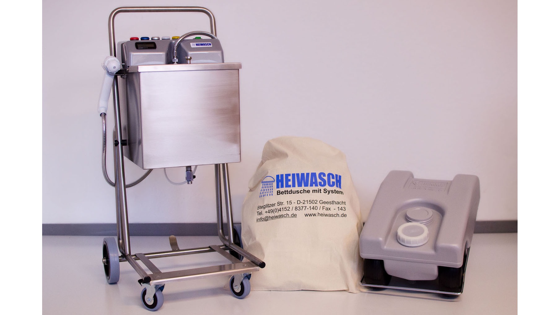 Heiwasch Patientenduschsystem: Duschgerät mit Warmwasseraufbereitung, Bettwanne und Abwasserwagen.