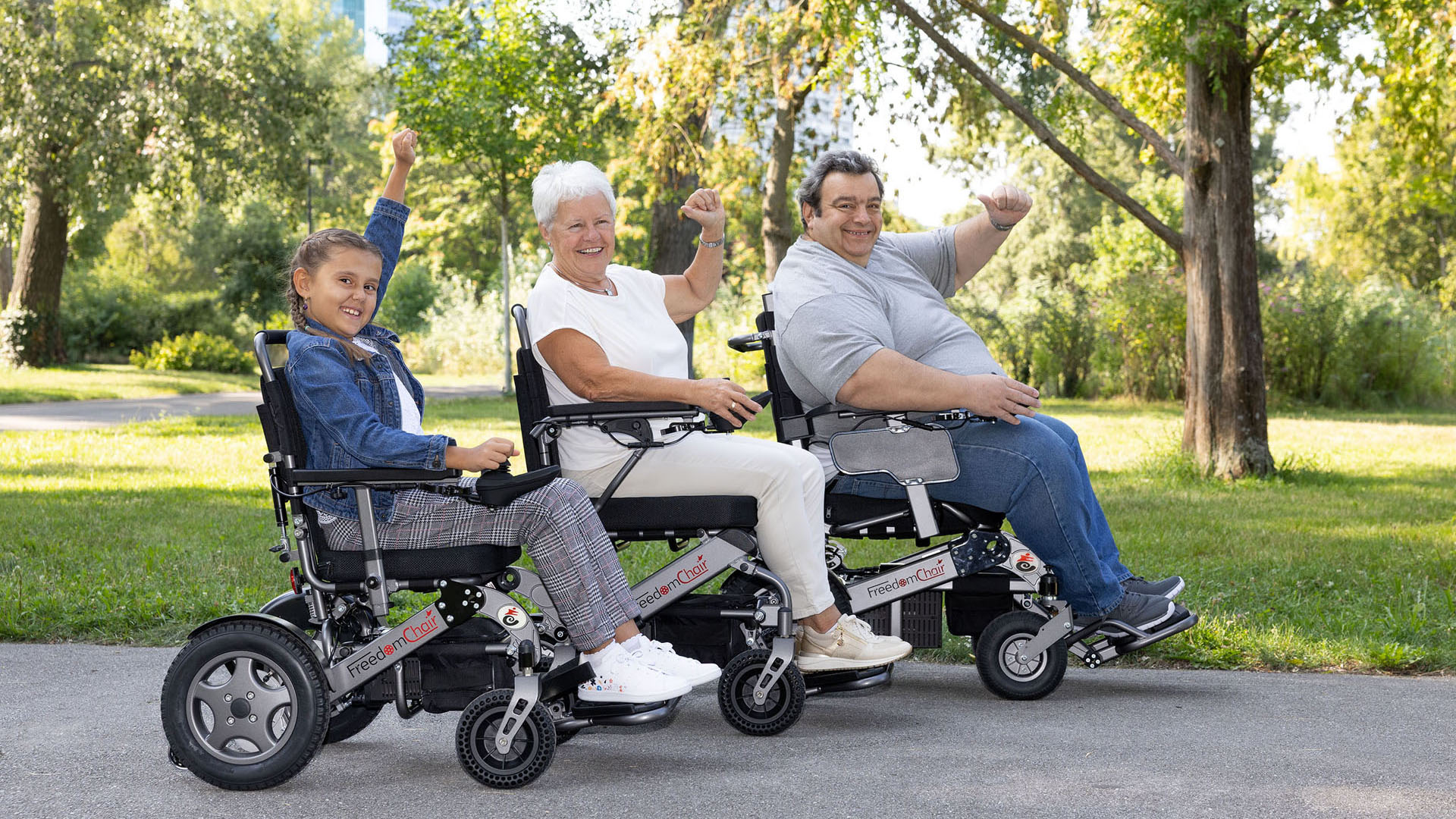 Die FreedomChair Elekto-Rollstuhl Modelle gibt es in unterschiedlichen Varianten.