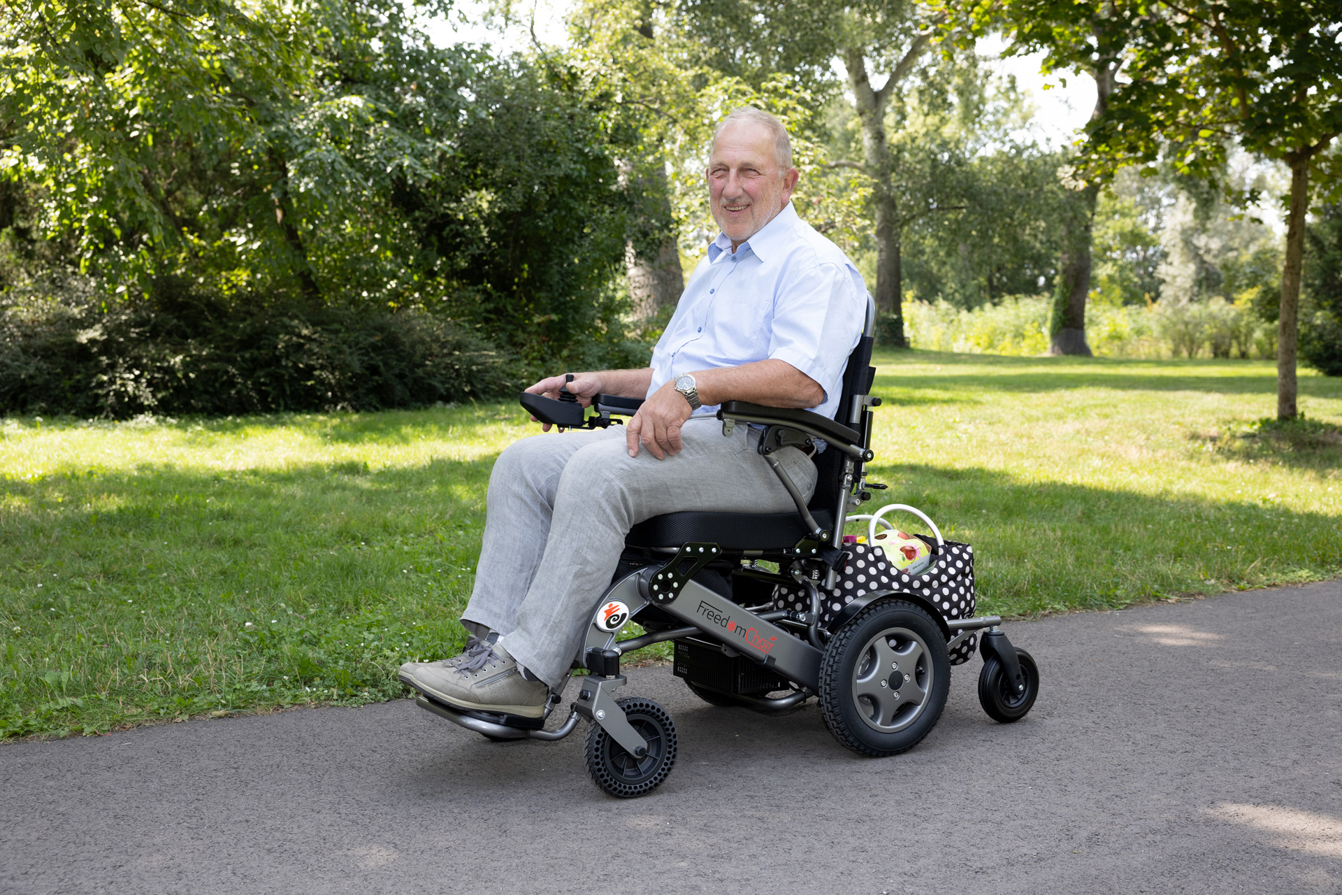 Die FreedomChair Elekto-Rollstuhl Modelle gibt es in unterschiedlichen Varianten.