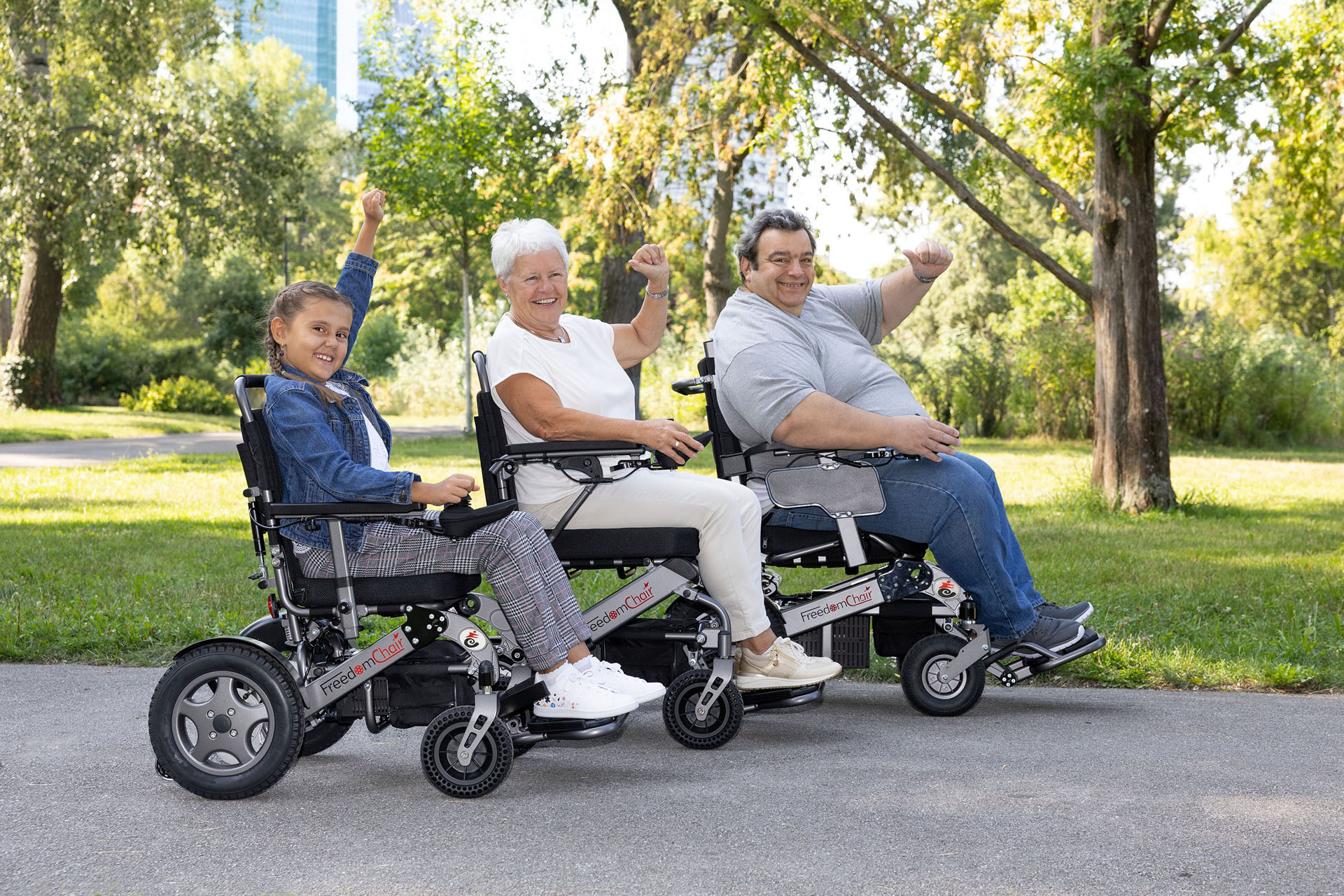 Die FreedomChair Elekto-Rollstuhl Modelle gibt es in unterschiedlichen Varianten.