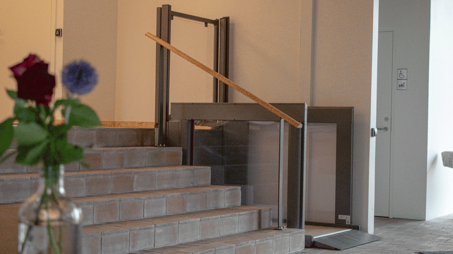 EasyLift Plattformlift – Einsatzbeispiel Öffentliches Treppenhaus