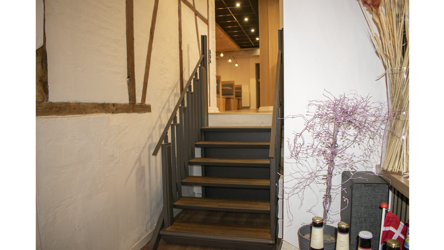 Liftup Flexstep als Plattformlift by Liftup als Treppe in einem Restaurant
