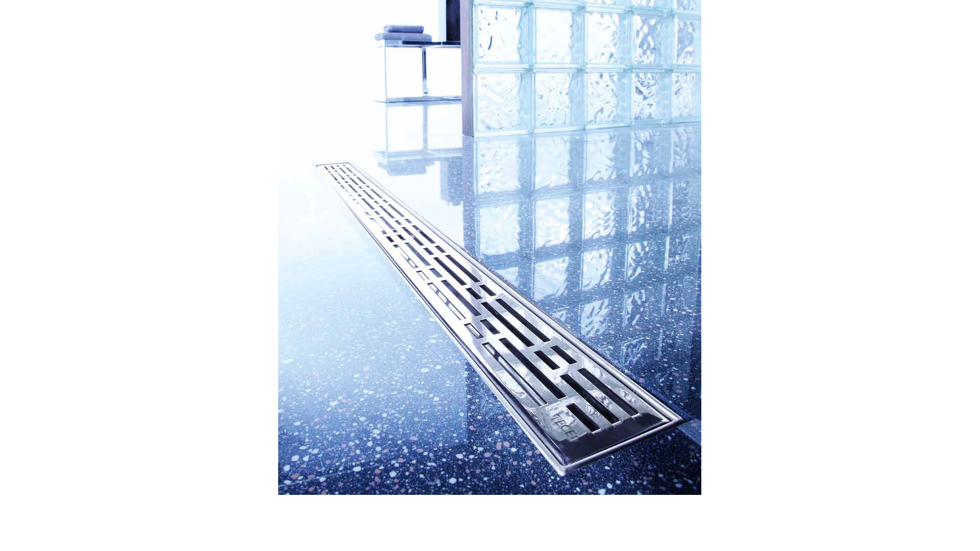Bodenebene Dusche mit TECEdrainline-Edelstahlrost
