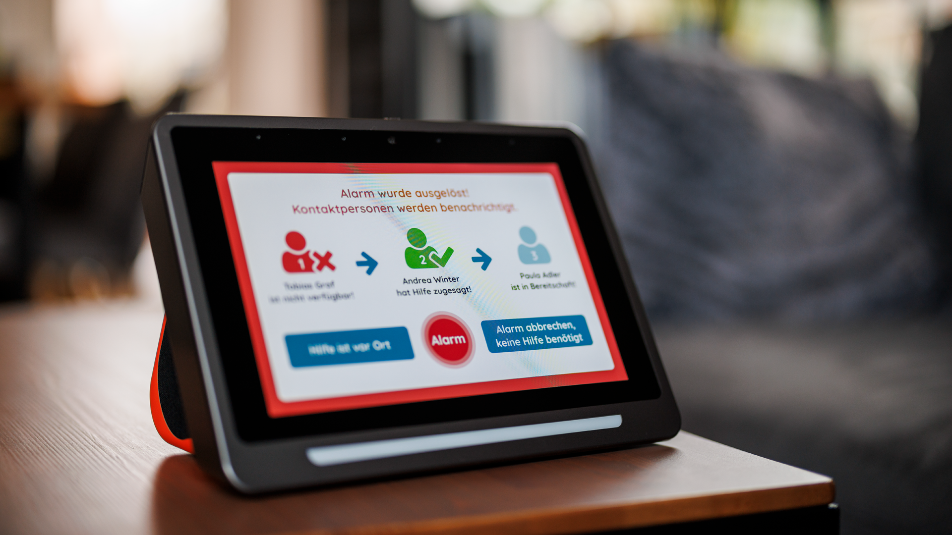 Das digitale Assistenzsystem VIVAICare informiert über einen Sturzalarm.