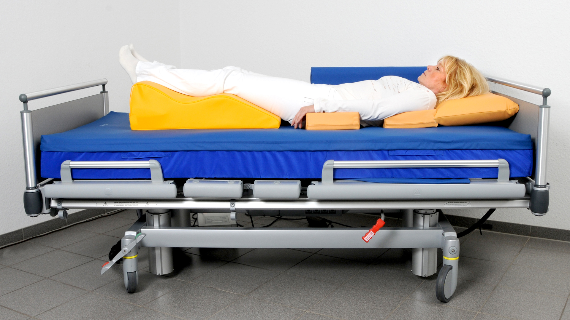 Lagerungshilfen für das Bett.