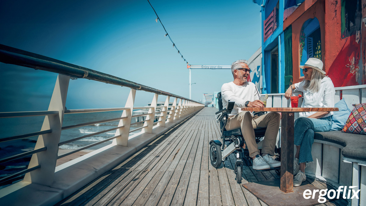 Aktiv bleiben mit einem faltbaren Elektrorollstuhl.