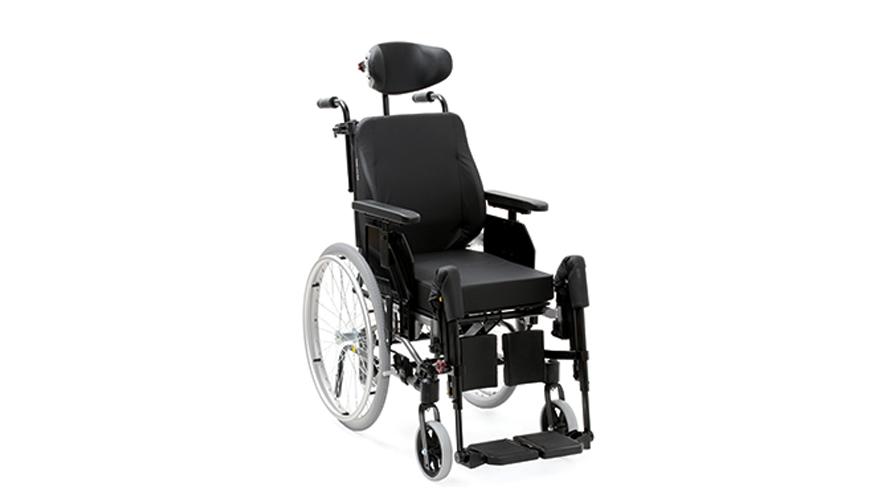 Rollstuhl mit variierenden Sitzpositionen