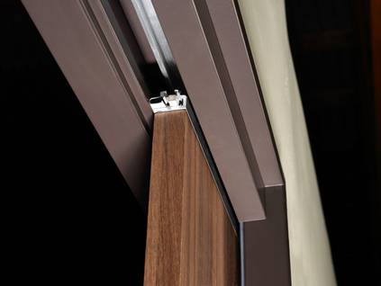 Blick auf die Zarge einer innenlaufenden Schiebetür (Bild BOS GmbH Best Of Steel)