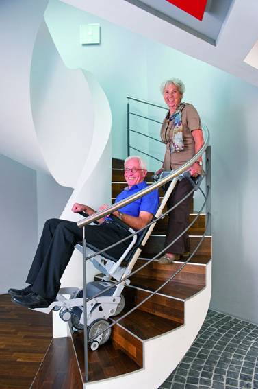 Treppensteiger scalacombi mit integrierter Sitzeinheit im Einsatz
