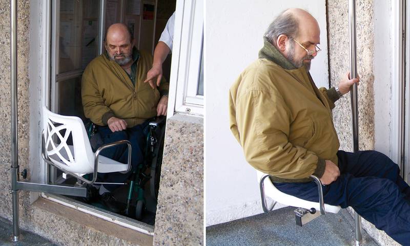 Drehsitz-Kombination mit Bodendeckenstange für den Balkon (Bild hergert GmbH)