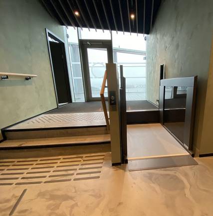 EasyLift Plattformlift by Liftup - Einsatzbespiel im Innenbereich