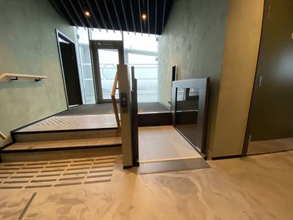 EasyLift Plattformlift by Liftup - Einsatzbespiel im Innenbereich