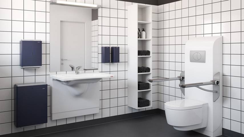 Barrierefreies Bad mit Waschtisch-Lifter, WC-Lifter und bodenebener Dusche.