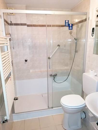 Bad mit barrierearmer Dusche