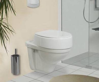 Toilettensitzerhöhung mit geschlossenen Deckel (Bild Spahn Reha GmbH)