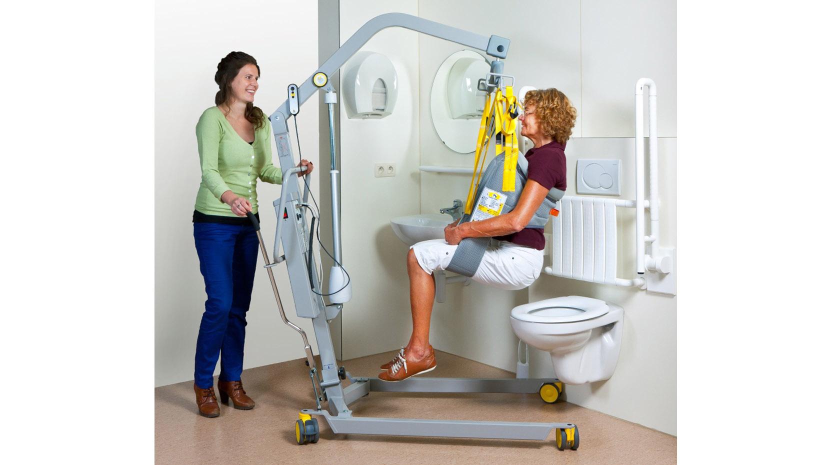 Umsetzbeispiel vom mobiler Patientenlifter auf die Toilette