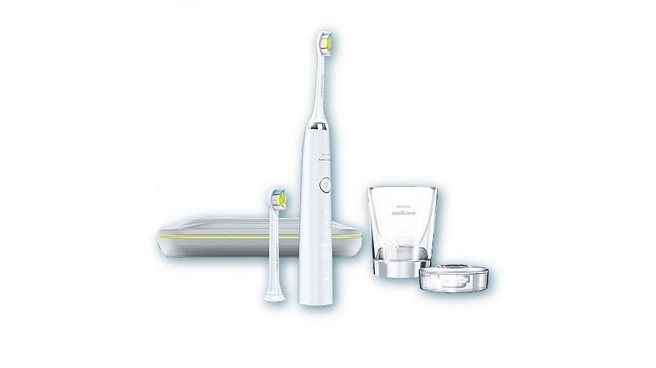 Elektrische Zahnbürste mit Zubehör wie Etui und Ersatzbürste
