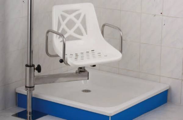 Drehsitz-Kombination mit Bodendeckenstange für die Dusche (Bild hergert GmbH)