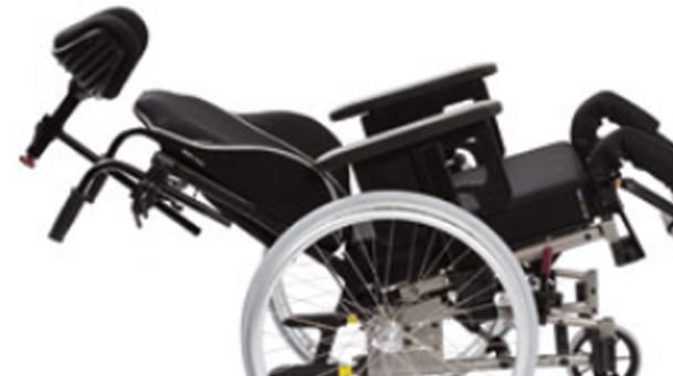 Rollstuhl mit Rückenneigungsfunktion 